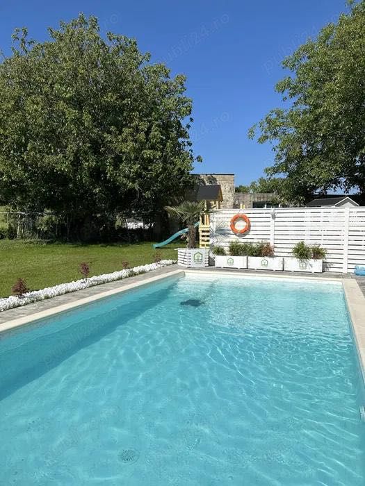 Complex turistic cabane – 27 locuri • piscină • teren 3.000 mp