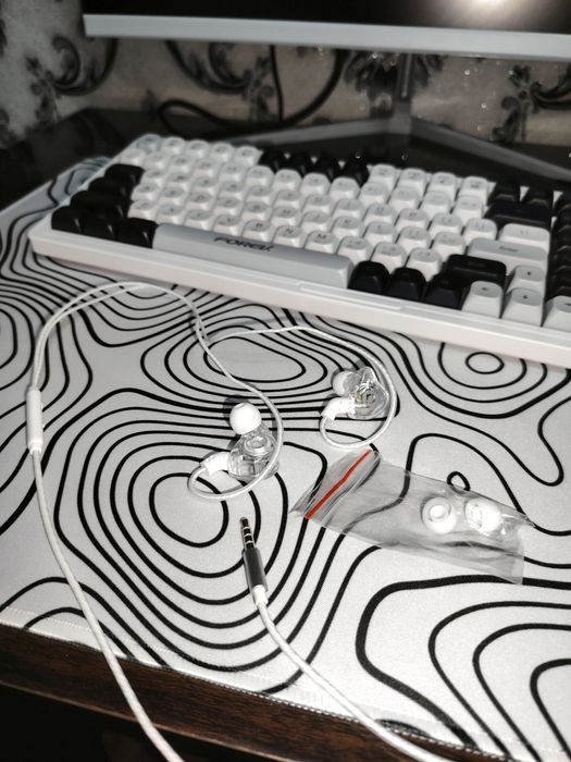 Стильный игравой наушник