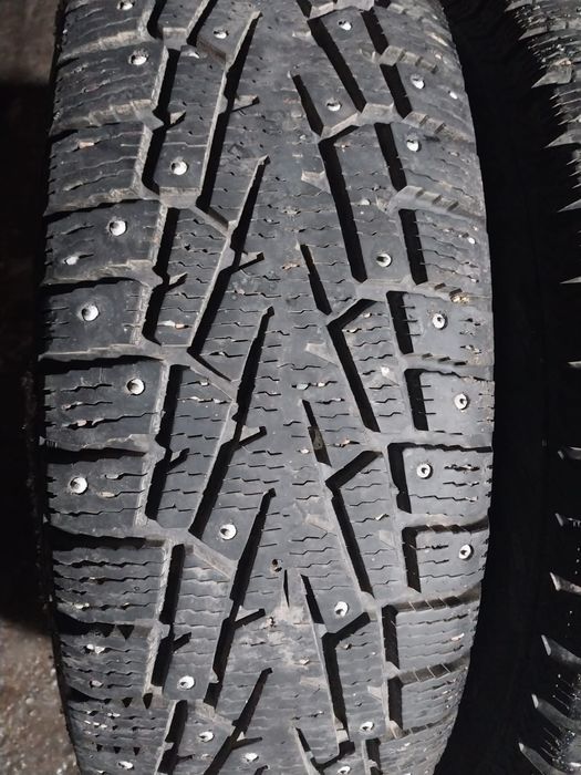 2 шины 225 70 R16 за 40 тысяч.