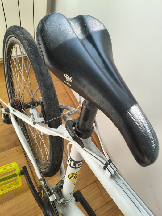 Vand doua biciclete Trek si Giant