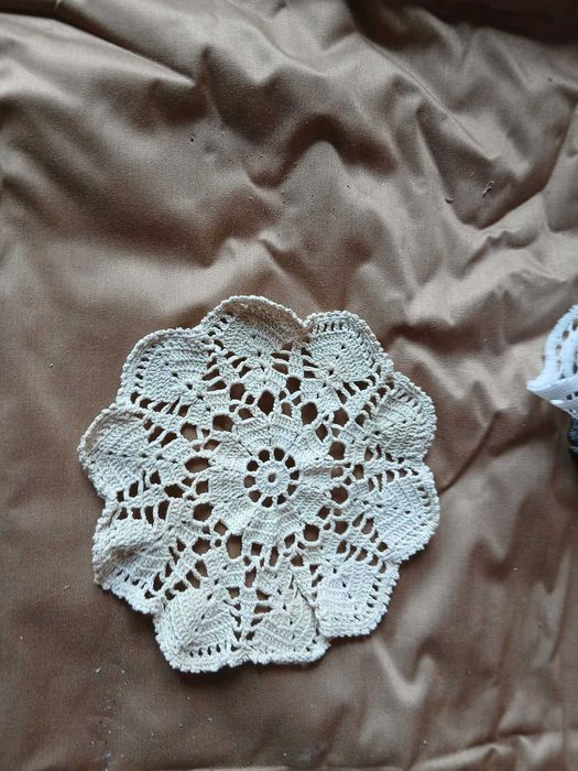 Чаши чинии и вази