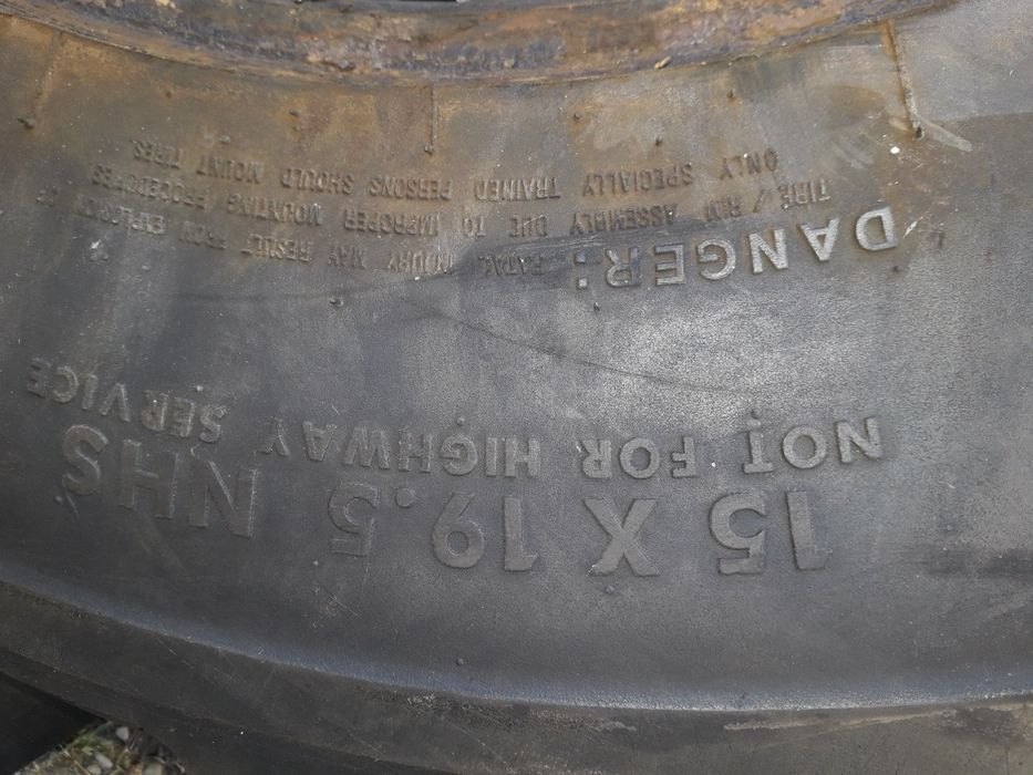 Cauciucuri 15-19,5 NHS -utilaje