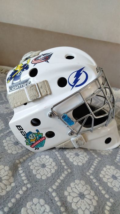 Шлем вратарский продам