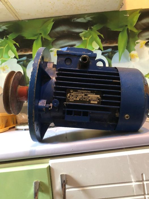 Продам Асинхронный двигатель