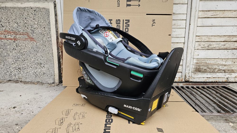 Maxi Cosi Coral + FamilyFix3 + Колан за носене