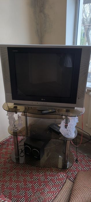 Шифоньеры, большие стенки и старый телевизор, подставки