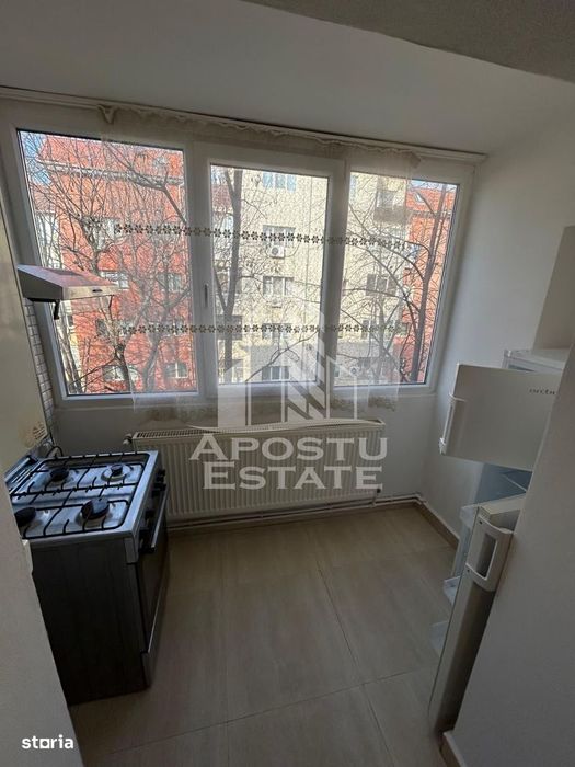 Apartament cu 3 camere de inchiriat, centrala proprie, Aradului