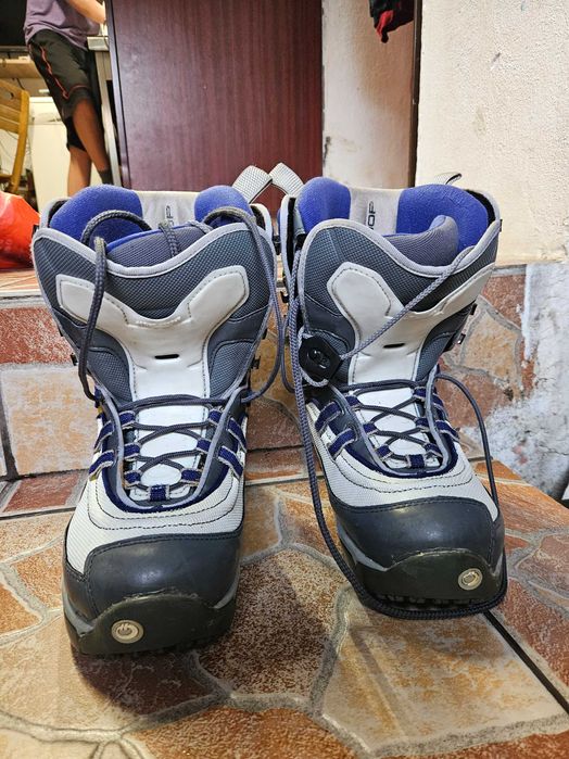 Boots snowboard in stare buna
