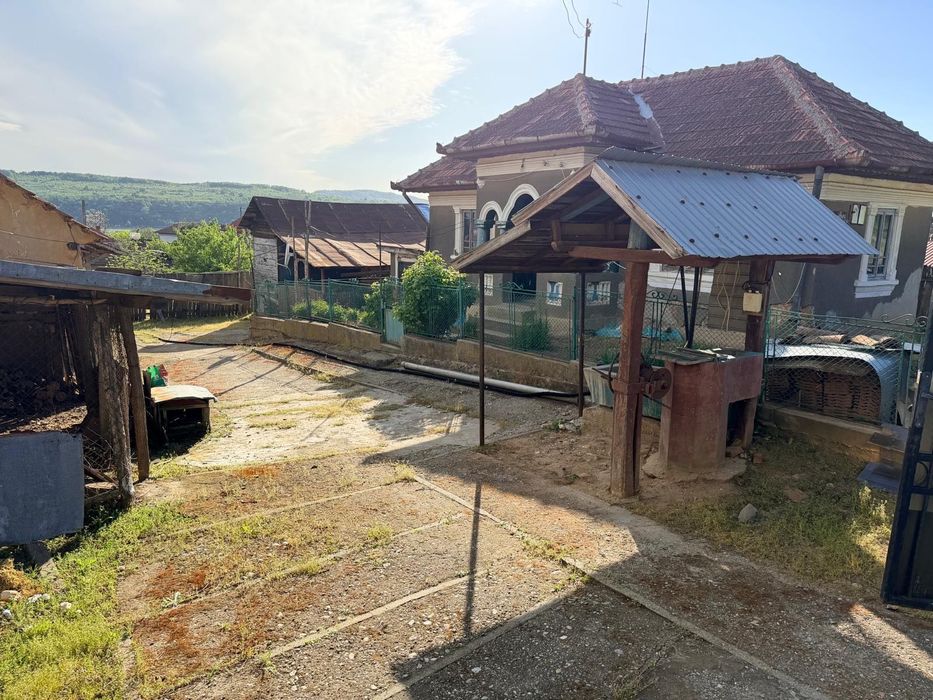 Vand casa si teren