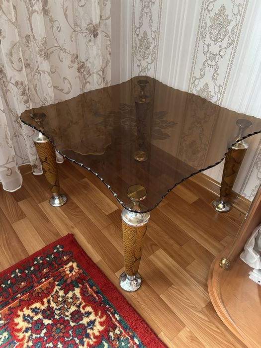 Журнальный столик, стеклянный