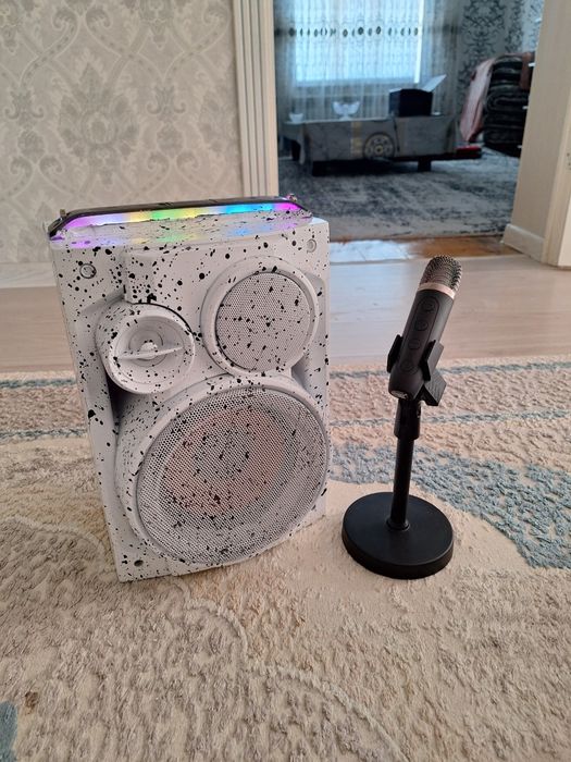 Продается колонка с блютозным микрофоном