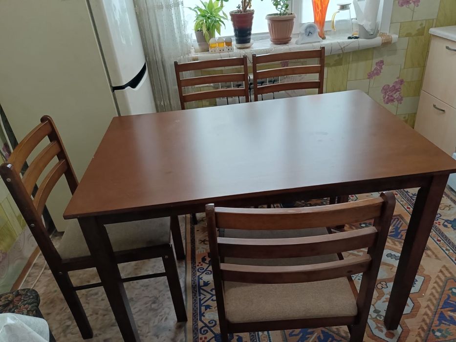 Продам стол и стулья