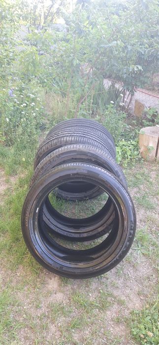Срочно продам летнюю резину 245/50 R20