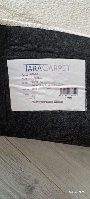 1 Covor cu fluturi și 1  Covor crem
