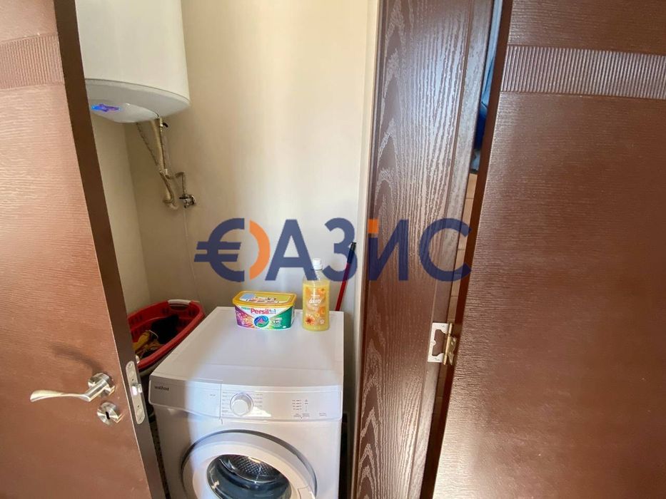 Двуетажна градска къща на първа линия море с невероятна гледка в