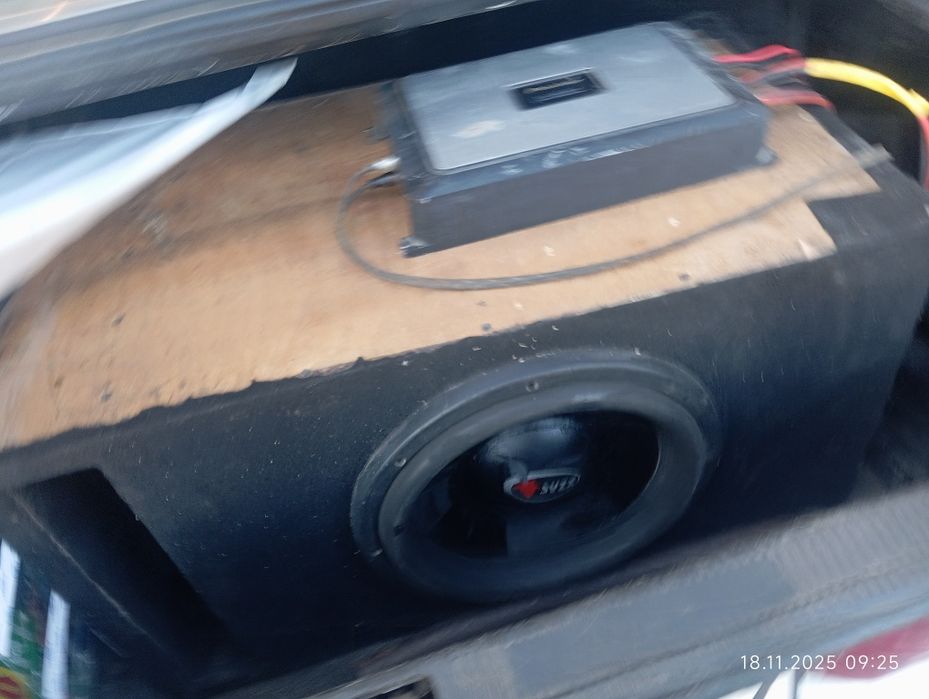 Продам сабвуфер с усилителем