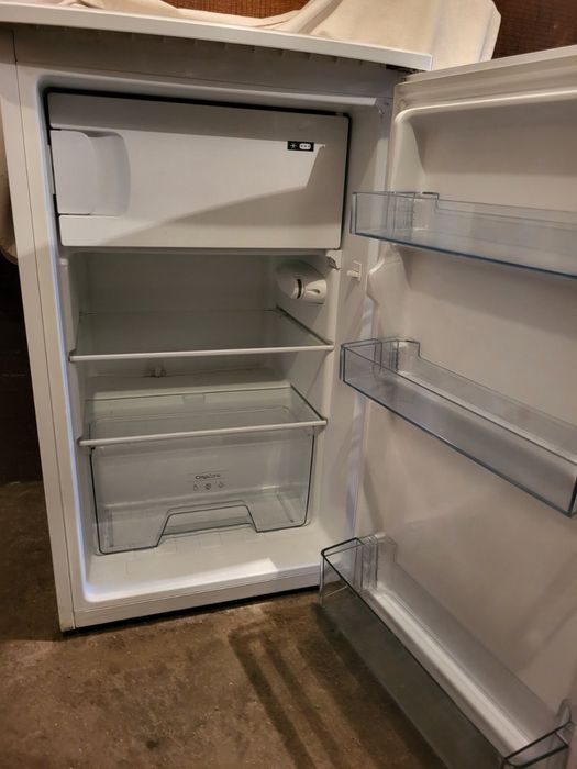 Продавам почти нов хладилник Gorenje