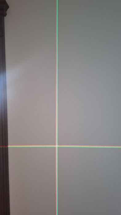 Nivela laser Bosch Quigo III cu linii in cruce