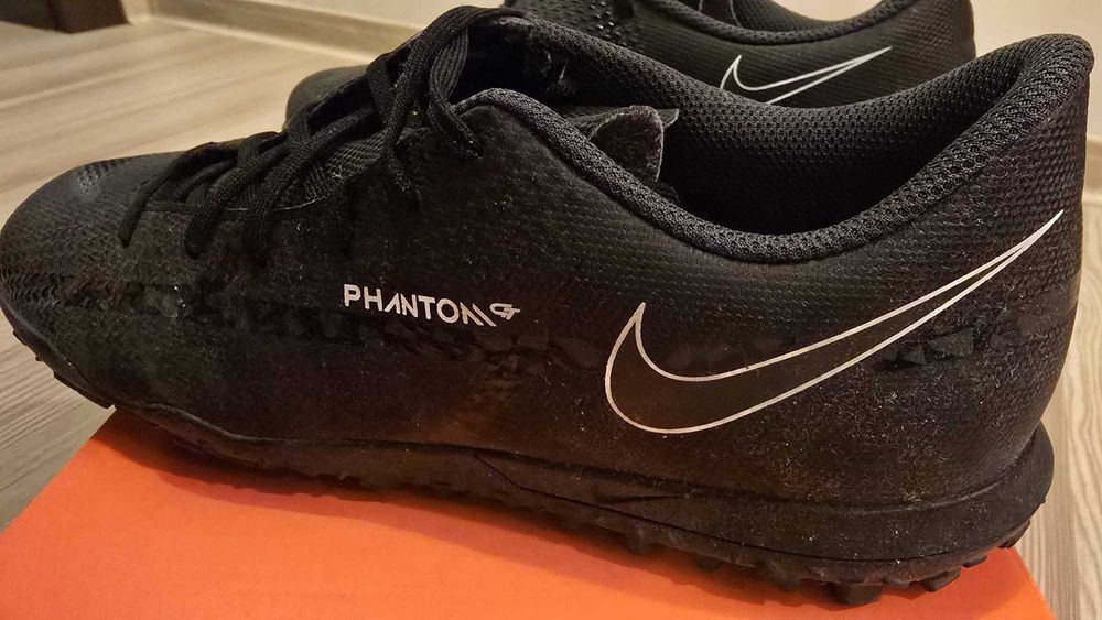 VAND: Pantofi fotbal NIKE Phantom GT2 Club TF