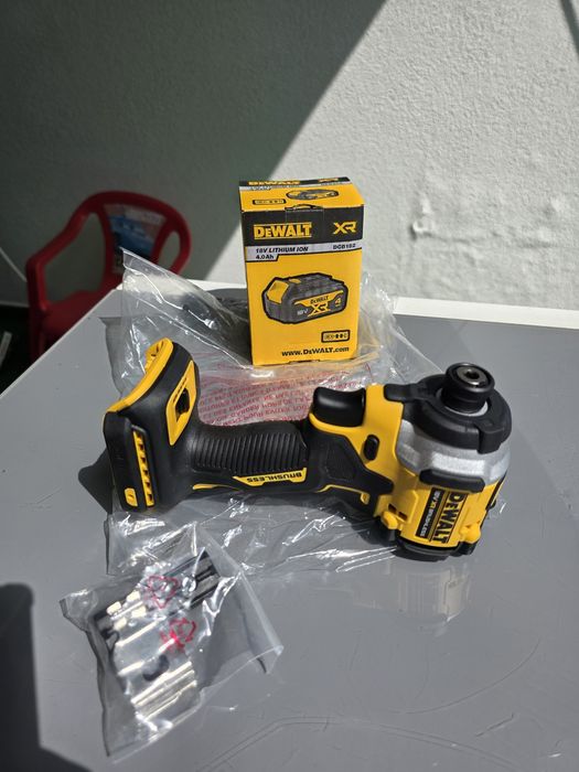 Șurubelnița filetanta impact biți Dewalt DCF-850