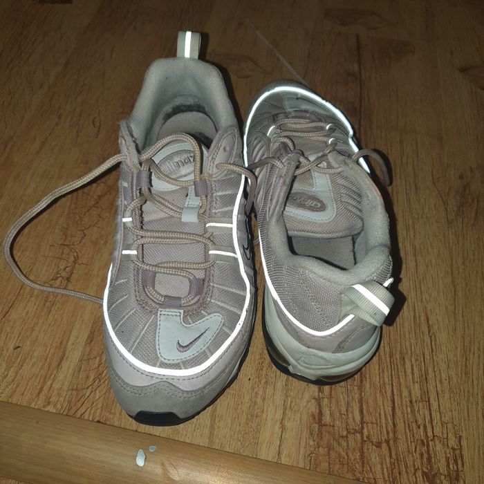 Vând păpuci nike air