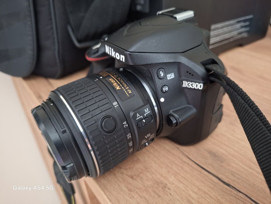 Фотоапарат Nikon D3300 пълен комплект с чанта