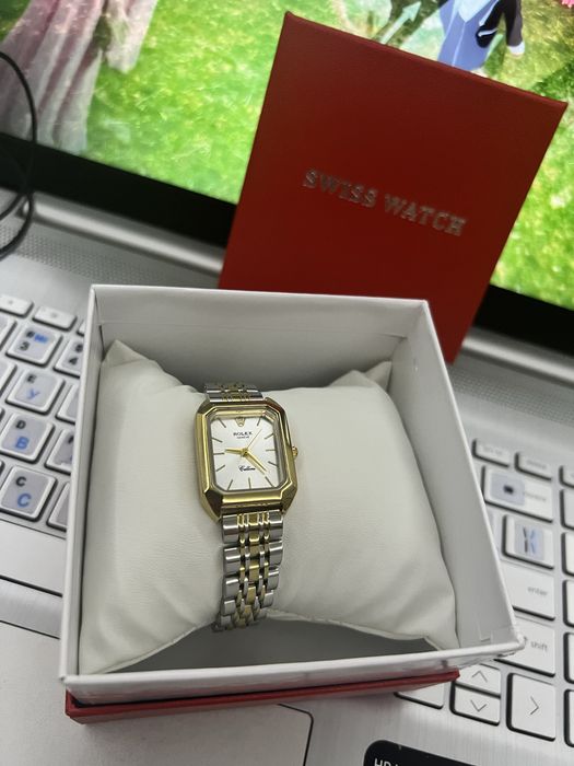 Красивые женские часы