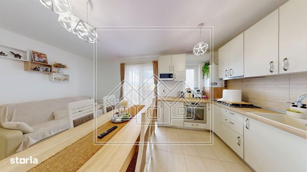 Ap mobilat modern, 3 camere, balcon mare, Etaj 2, parcare