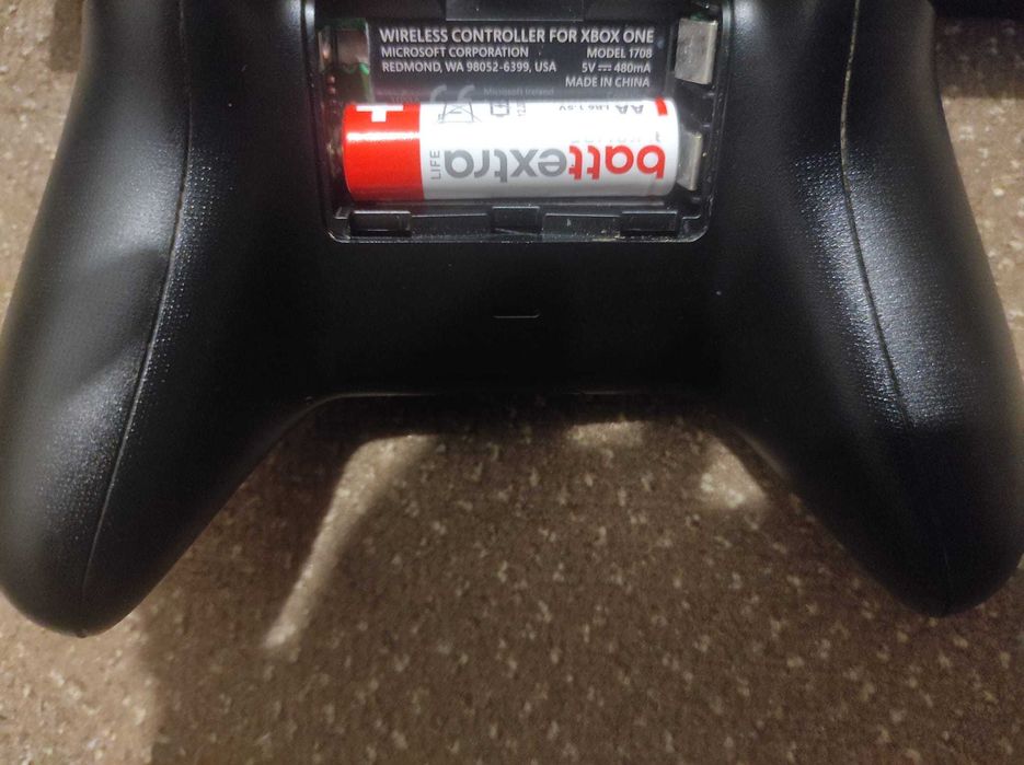 Xbox One X + Controller + Joc