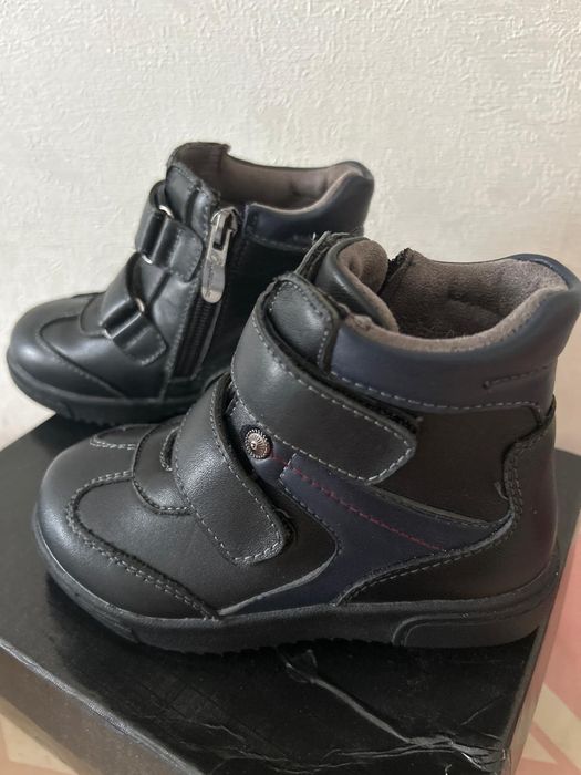 Детские ботинки.