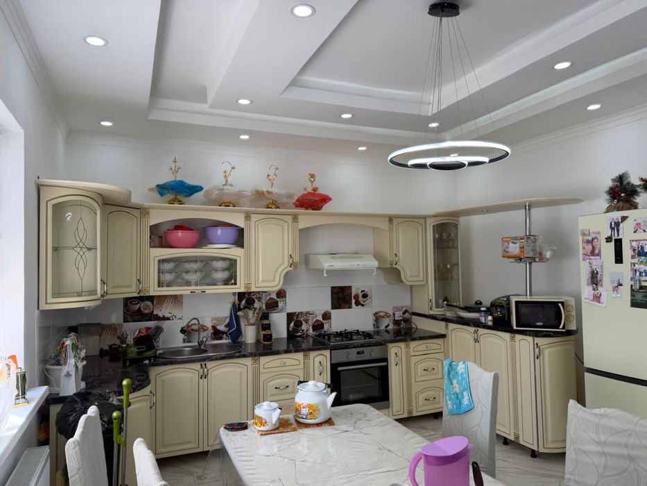 Кухонный гарнитур с барной стойкой