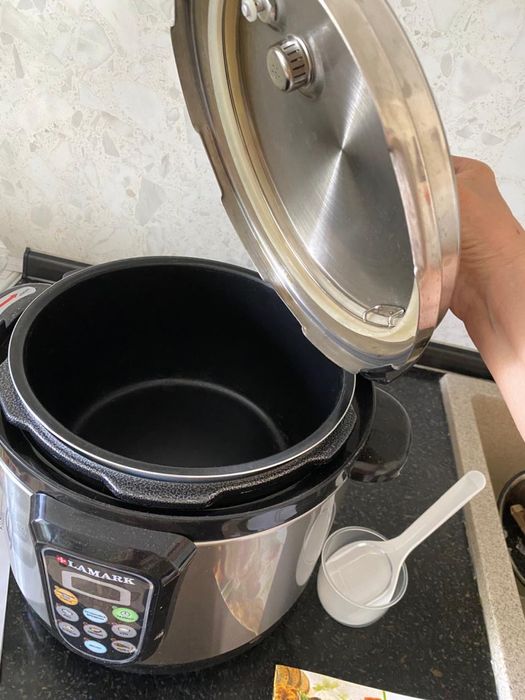 Мультиварка Lamark LK-1679