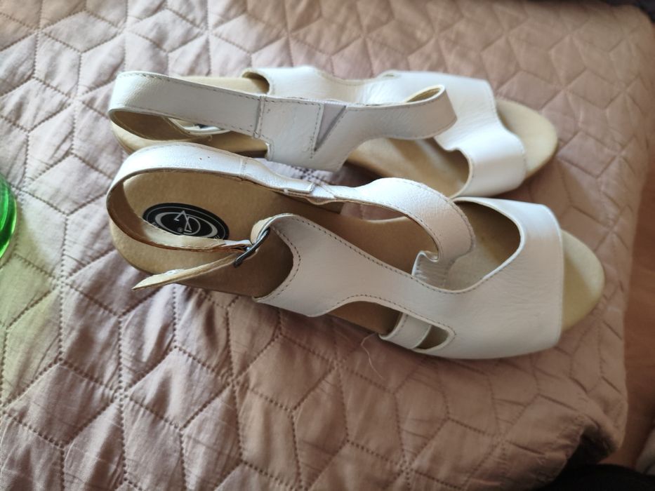 Продавам дамски сандали 41 номер