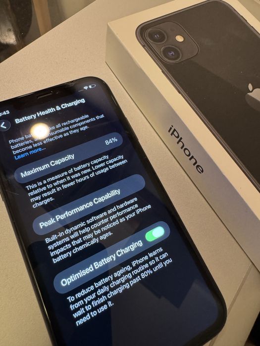 Vand Iphone 11 negru