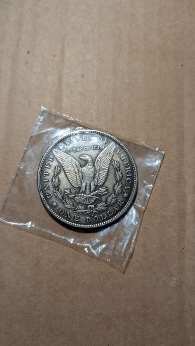 Монета един долар
