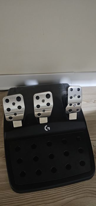 Vând volan logitech g923 ca nou