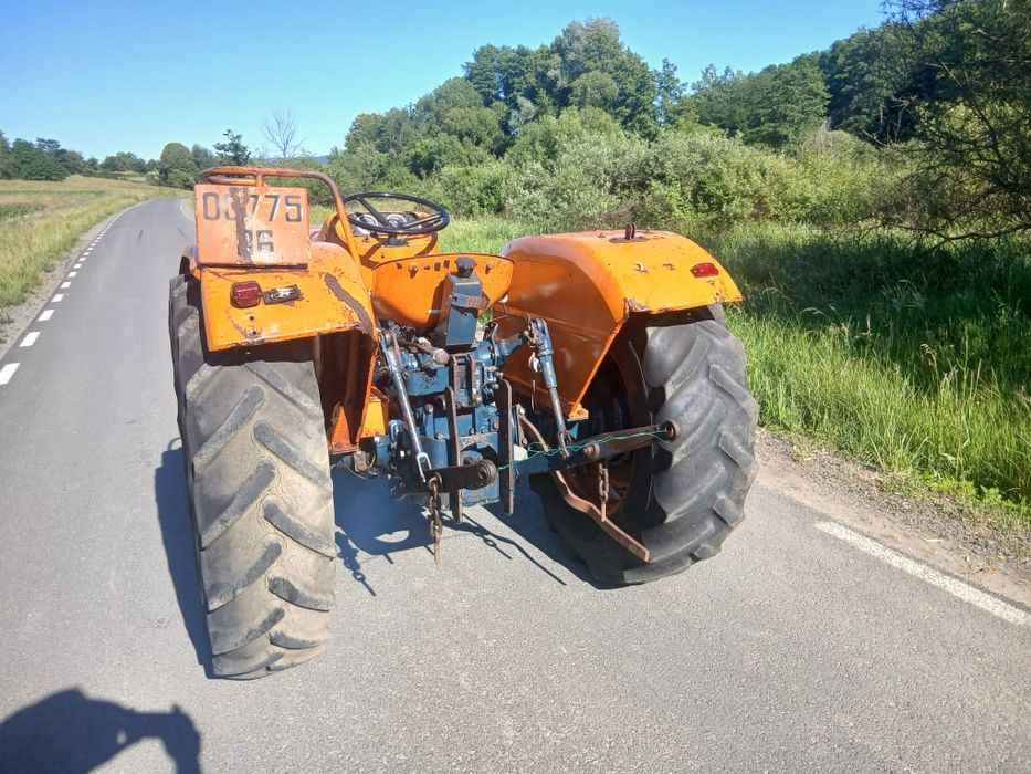 Tractor Fiat 450 45 cp în 3 cilindri, cutie cu doua manete recent adus