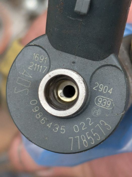 Vând injectoare pentru BMW m75 2003