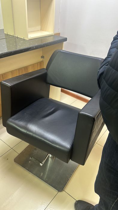 Продам кресло парикмахера