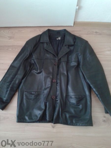 Продавам дълго кожено яке с подплата