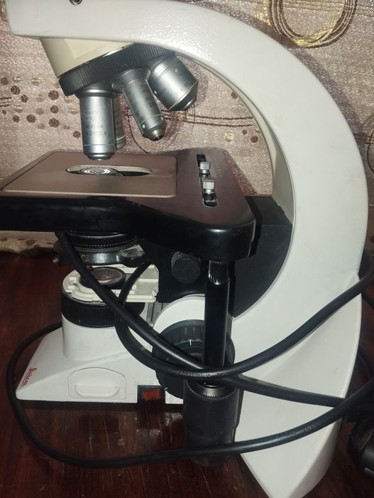 Продается  микроскоп Leica DM1000