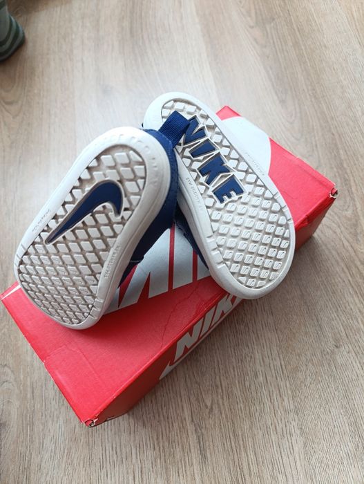 Маратонки за момче Nike, номер 21, стелка 13 см.