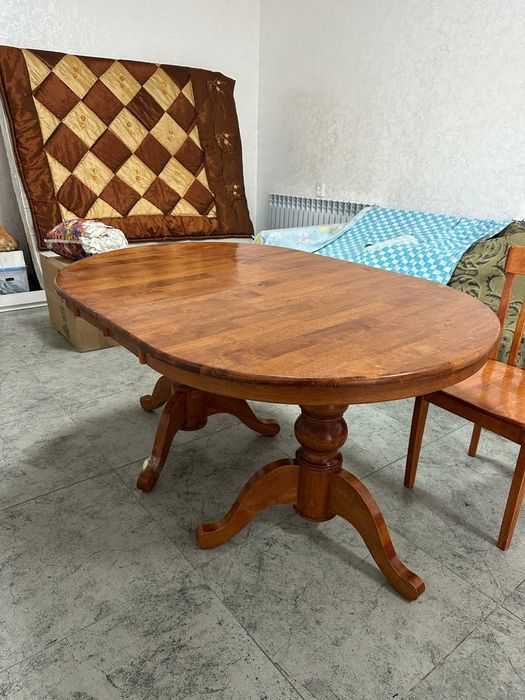 Продам два комплекты стол со стульями