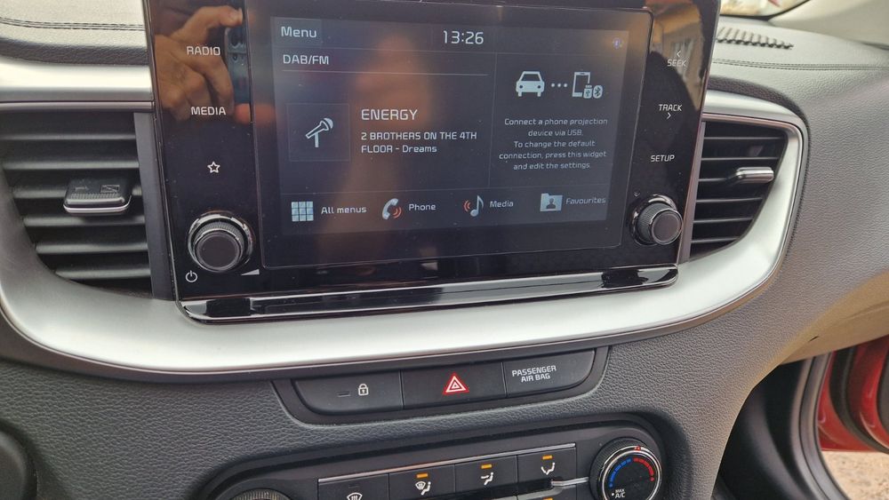 Продавам Киа Ексийт, гаранционен