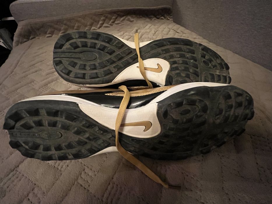 Спортивная обувь