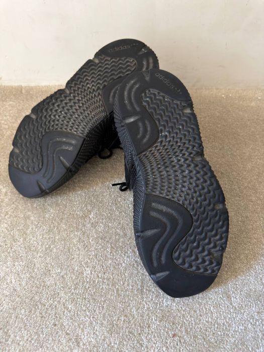 Кроссовки Adidas в чёрном цвете  Размер: 42 (стелька 26 см)