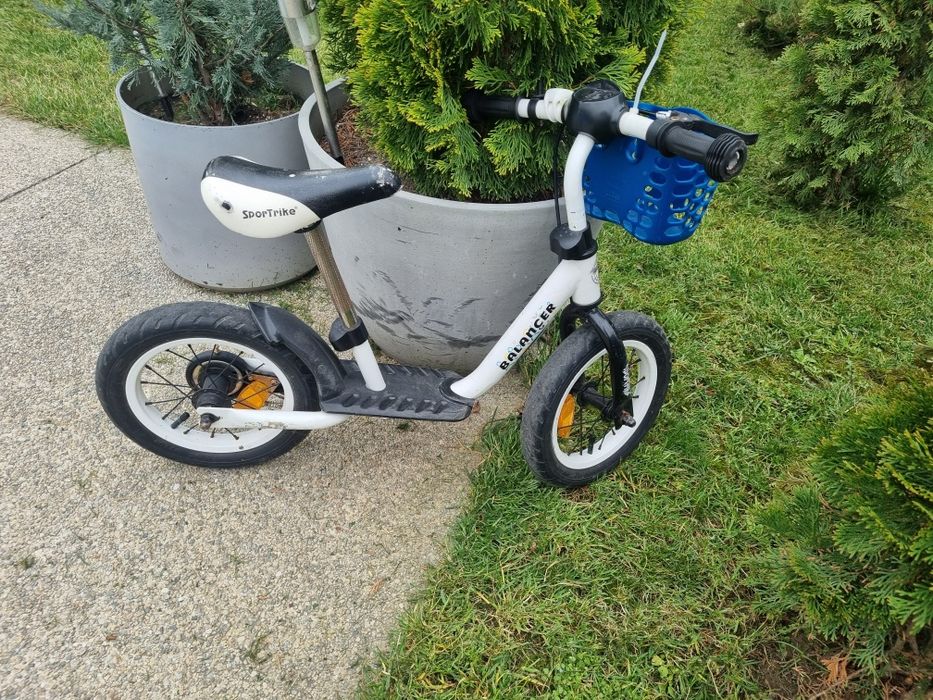 Jucarii cu pedale biciclete trotinete