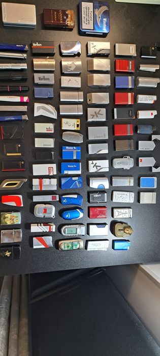 Vand colectie de brichete metalice