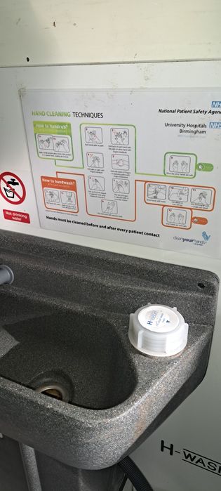 Мивка мобилна с помпа