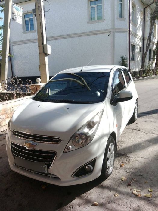 Продам Машину Спарк 2011 года Коробка -Автомат